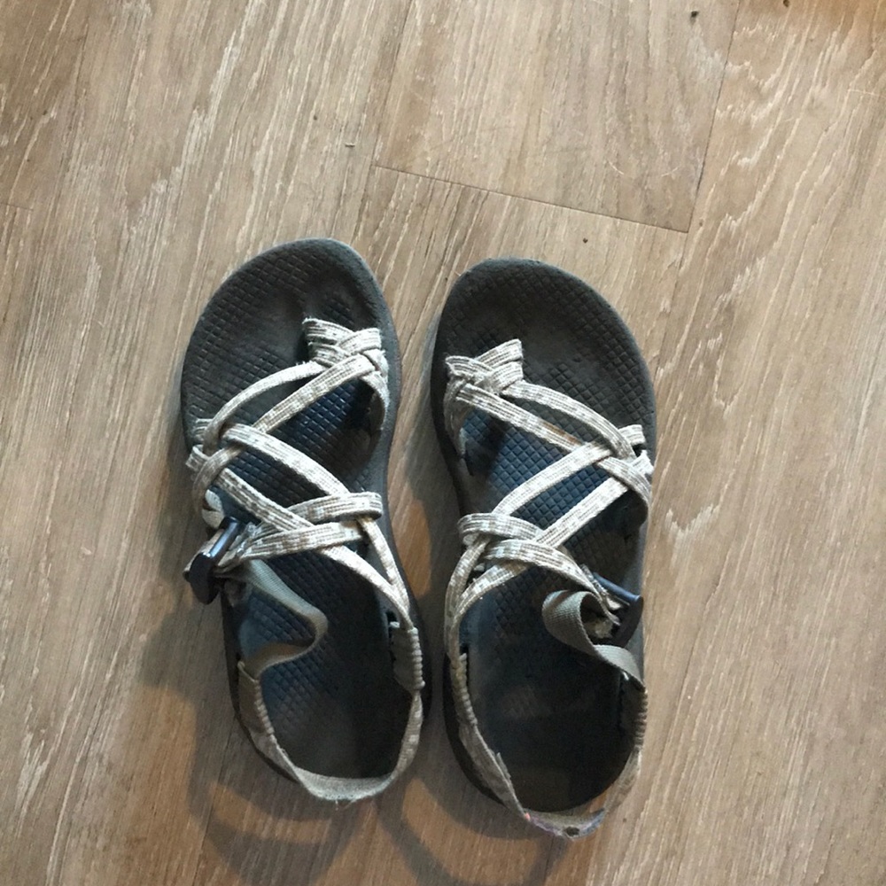 Size 7 chaco tan Z/X2 banded sandals women’s